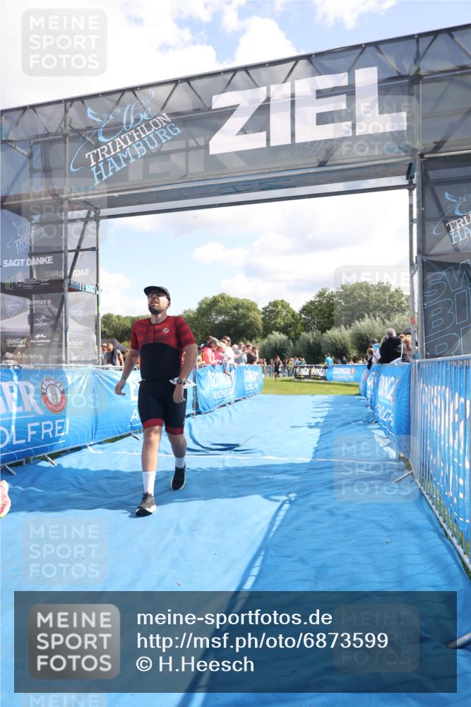 25.08.2024 - Elbe Triathlon Hamburg H.Heesch http://msf.ph/oto/6873599 25.08.2024 11:38:10 Ziel 135, 276, 756 meine-sportfotos.de