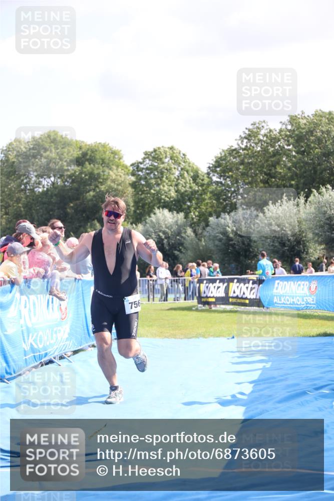 25.08.2024 - Elbe Triathlon Hamburg H.Heesch http://msf.ph/oto/6873605 25.08.2024 11:38:17 Ziel 276, 756 meine-sportfotos.de
