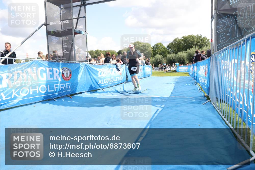 25.08.2024 - Elbe Triathlon Hamburg H.Heesch http://msf.ph/oto/6873607 25.08.2024 12:00:11 Ziel 789, 1573 meine-sportfotos.de