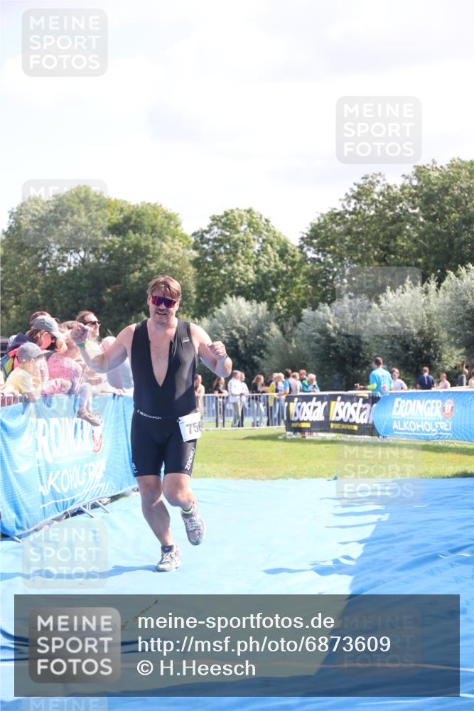 25.08.2024 - Elbe Triathlon Hamburg H.Heesch http://msf.ph/oto/6873609 25.08.2024 11:38:17 Ziel 276, 756 meine-sportfotos.de