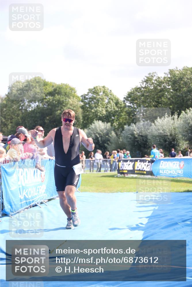 25.08.2024 - Elbe Triathlon Hamburg H.Heesch http://msf.ph/oto/6873612 25.08.2024 11:38:17 Ziel 276, 756 meine-sportfotos.de
