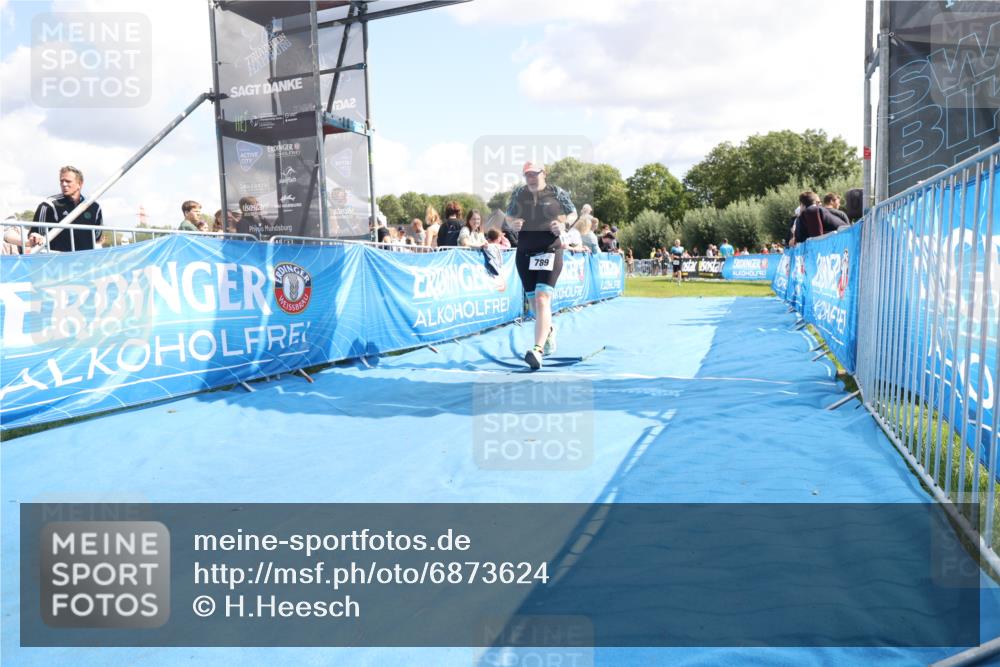 25.08.2024 - Elbe Triathlon Hamburg H.Heesch http://msf.ph/oto/6873624 25.08.2024 12:00:11 Ziel 789, 1573 meine-sportfotos.de