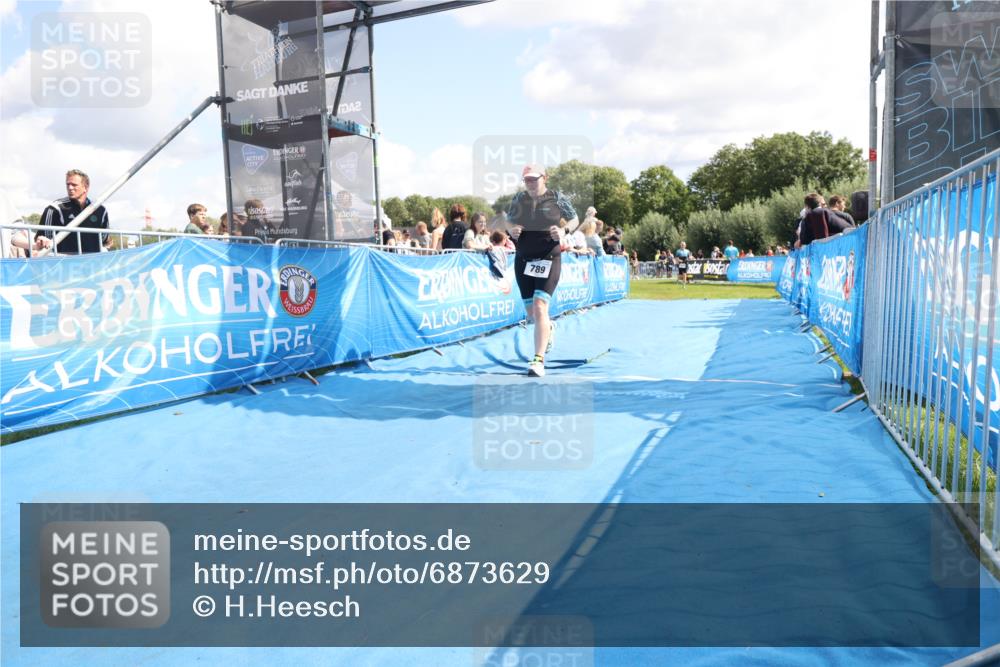 25.08.2024 - Elbe Triathlon Hamburg H.Heesch http://msf.ph/oto/6873629 25.08.2024 12:00:11 Ziel 789, 1573 meine-sportfotos.de