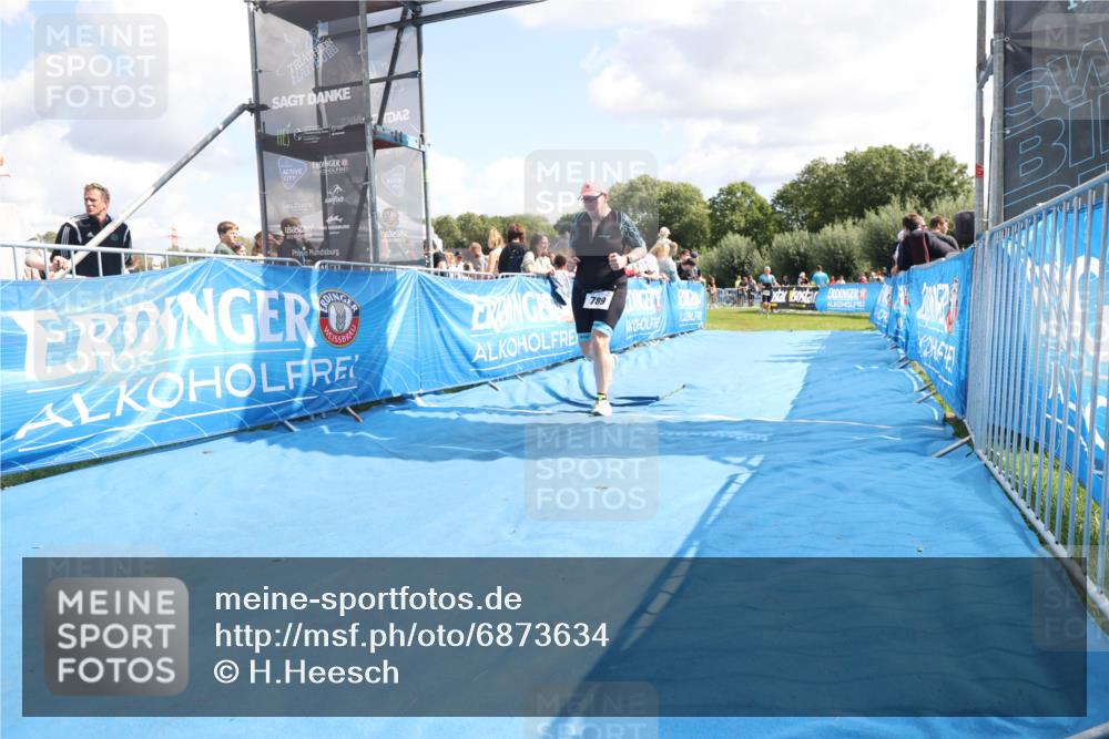 25.08.2024 - Elbe Triathlon Hamburg H.Heesch http://msf.ph/oto/6873634 25.08.2024 12:00:11 Ziel 789, 1573 meine-sportfotos.de