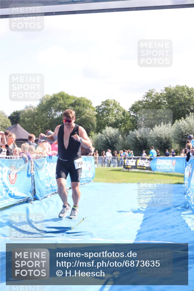25.08.2024 - Elbe Triathlon Hamburg H.Heesch http://msf.ph/oto/6873635 25.08.2024 11:38:17 Ziel 276, 756 meine-sportfotos.de