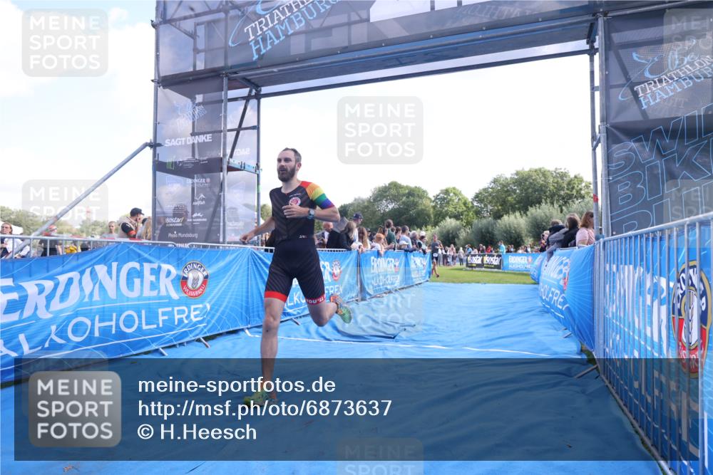25.08.2024 - Elbe Triathlon Hamburg H.Heesch http://msf.ph/oto/6873637 25.08.2024 11:11:11 Ziel 443, 659 meine-sportfotos.de