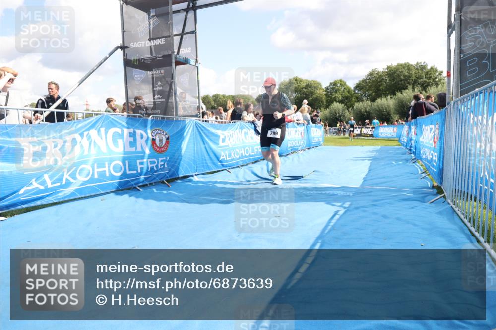 25.08.2024 - Elbe Triathlon Hamburg H.Heesch http://msf.ph/oto/6873639 25.08.2024 12:00:11 Ziel 789, 1573 meine-sportfotos.de