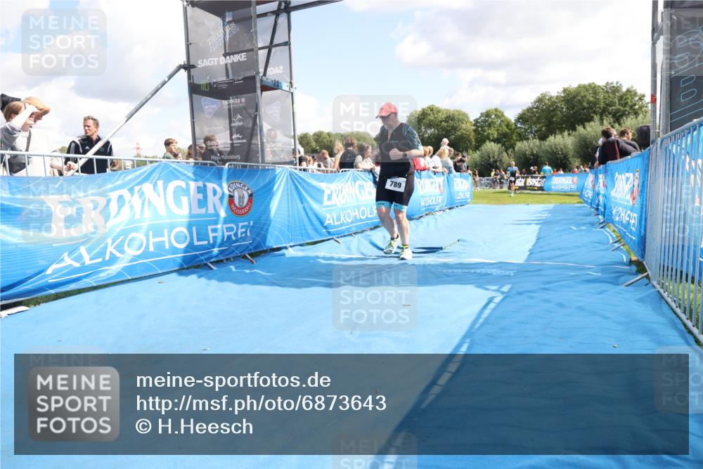 25.08.2024 - Elbe Triathlon Hamburg H.Heesch http://msf.ph/oto/6873643 25.08.2024 12:00:11 Ziel 789, 1573 meine-sportfotos.de