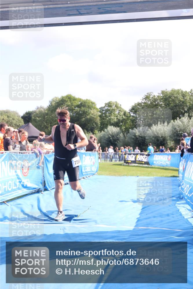 25.08.2024 - Elbe Triathlon Hamburg H.Heesch http://msf.ph/oto/6873646 25.08.2024 11:38:18 Ziel 224, 562, 756 meine-sportfotos.de