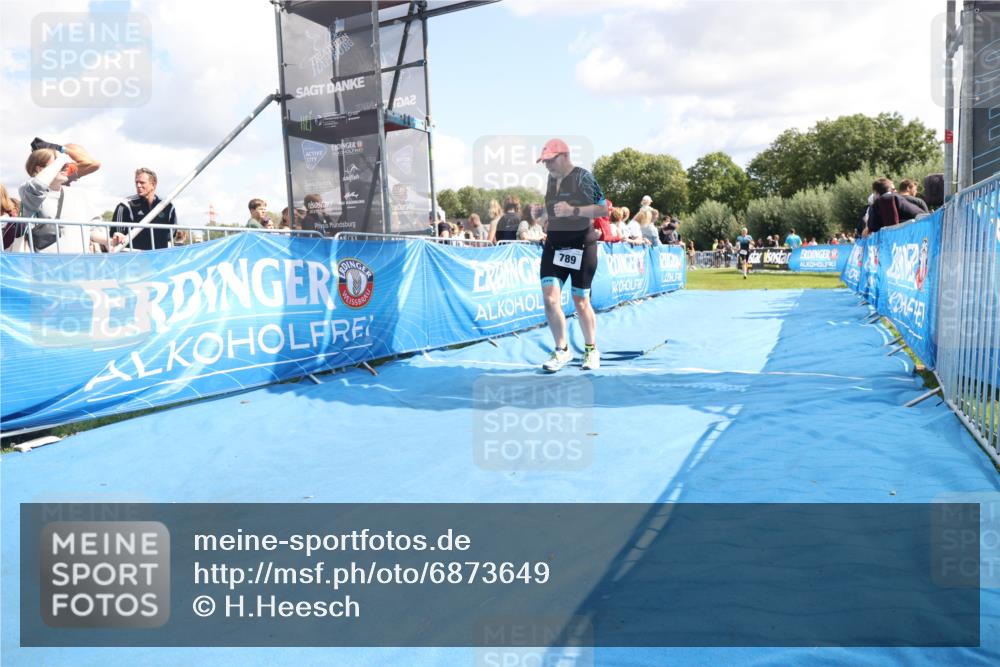 25.08.2024 - Elbe Triathlon Hamburg H.Heesch http://msf.ph/oto/6873649 25.08.2024 12:00:11 Ziel 789, 1573 meine-sportfotos.de