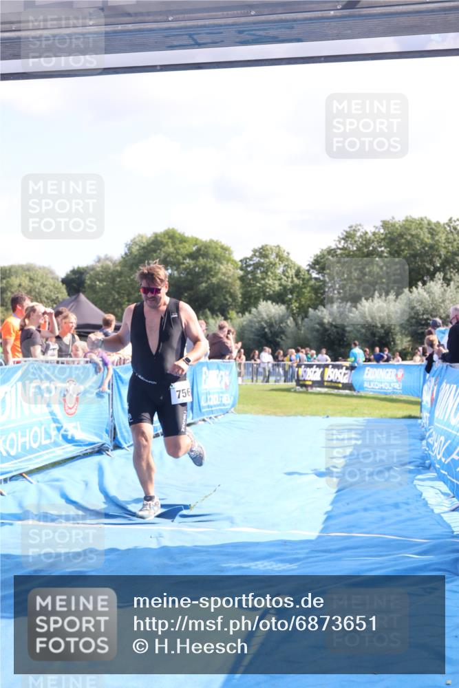 25.08.2024 - Elbe Triathlon Hamburg H.Heesch http://msf.ph/oto/6873651 25.08.2024 11:38:18 Ziel 224, 562, 756 meine-sportfotos.de