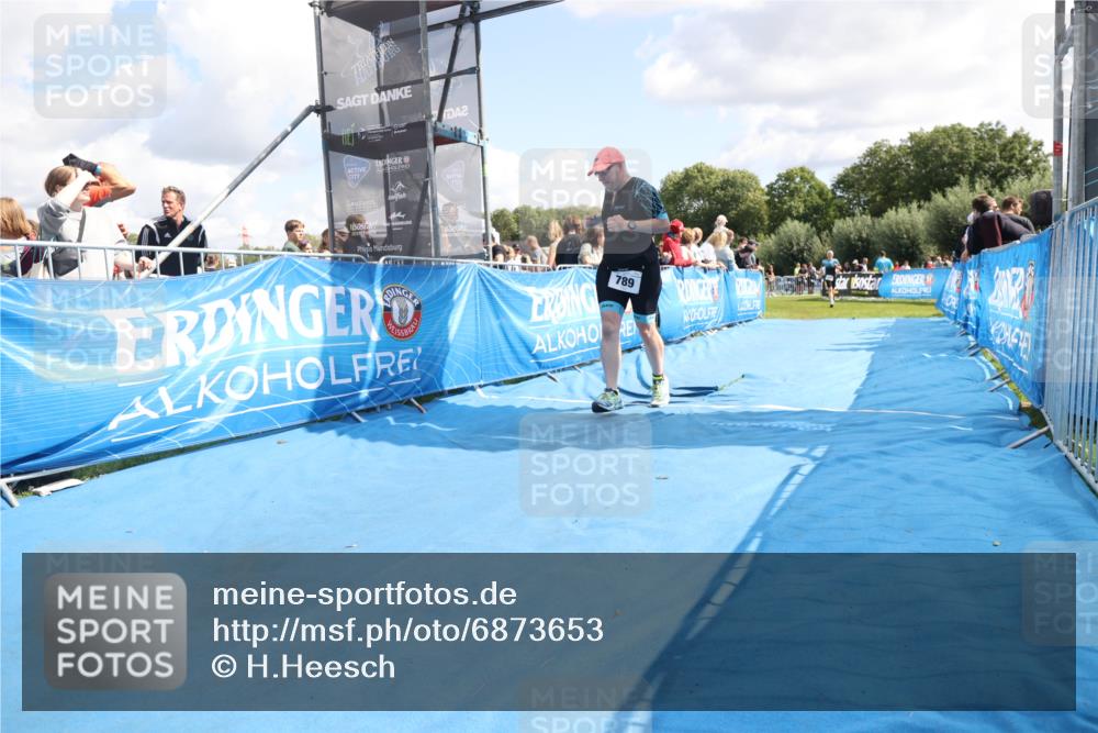 25.08.2024 - Elbe Triathlon Hamburg H.Heesch http://msf.ph/oto/6873653 25.08.2024 12:00:11 Ziel 789, 1573 meine-sportfotos.de