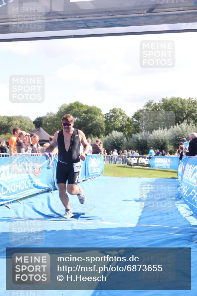 25.08.2024 - Elbe Triathlon Hamburg H.Heesch http://msf.ph/oto/6873655 25.08.2024 11:38:18 Ziel 224, 562, 756 meine-sportfotos.de