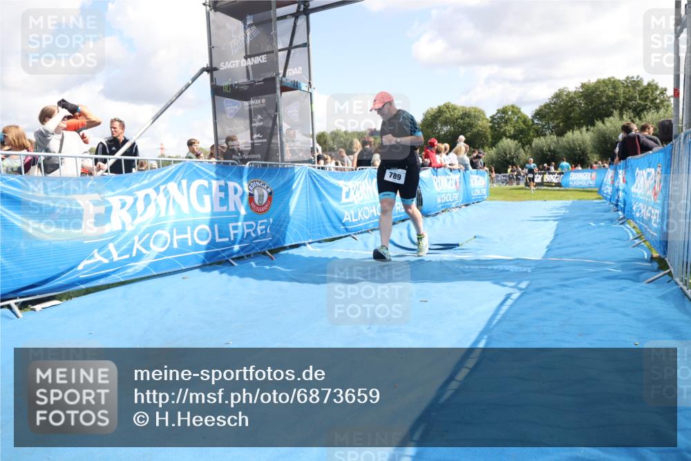 25.08.2024 - Elbe Triathlon Hamburg H.Heesch http://msf.ph/oto/6873659 25.08.2024 12:00:11 Ziel 789, 1573 meine-sportfotos.de