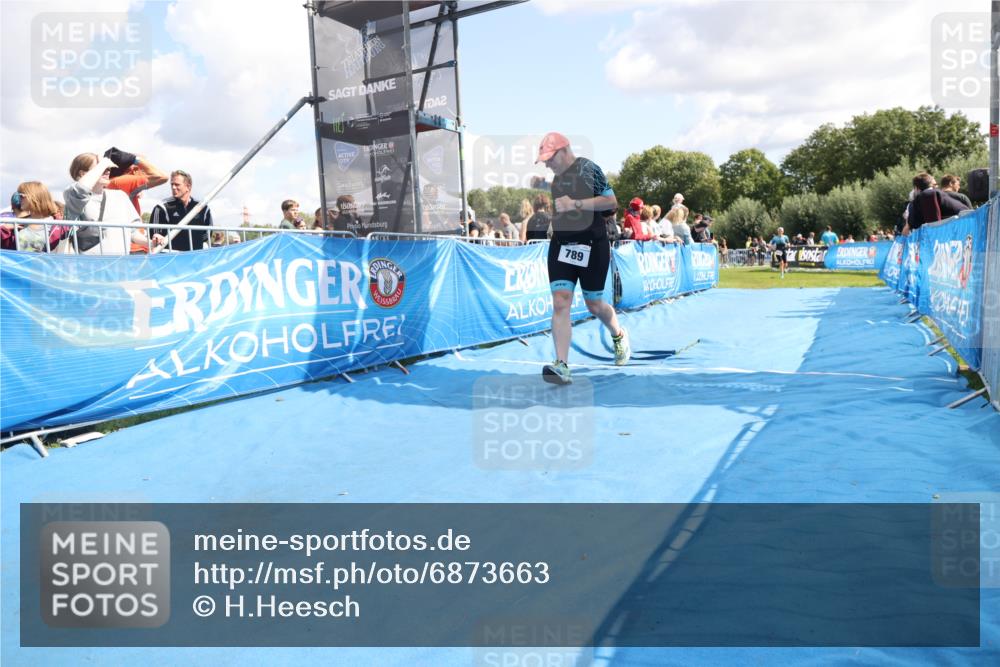 25.08.2024 - Elbe Triathlon Hamburg H.Heesch http://msf.ph/oto/6873663 25.08.2024 12:00:11 Ziel 789, 1573 meine-sportfotos.de