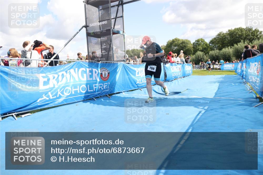 25.08.2024 - Elbe Triathlon Hamburg H.Heesch http://msf.ph/oto/6873667 25.08.2024 12:00:11 Ziel 789, 1573 meine-sportfotos.de