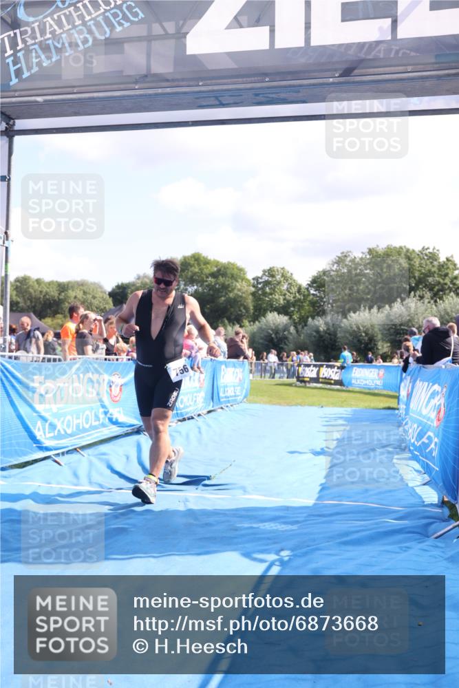 25.08.2024 - Elbe Triathlon Hamburg H.Heesch http://msf.ph/oto/6873668 25.08.2024 11:38:18 Ziel 224, 562, 756 meine-sportfotos.de