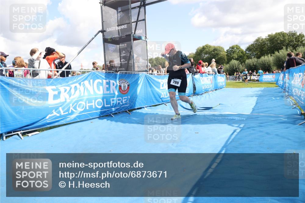 25.08.2024 - Elbe Triathlon Hamburg H.Heesch http://msf.ph/oto/6873671 25.08.2024 12:00:11 Ziel 789, 1573 meine-sportfotos.de