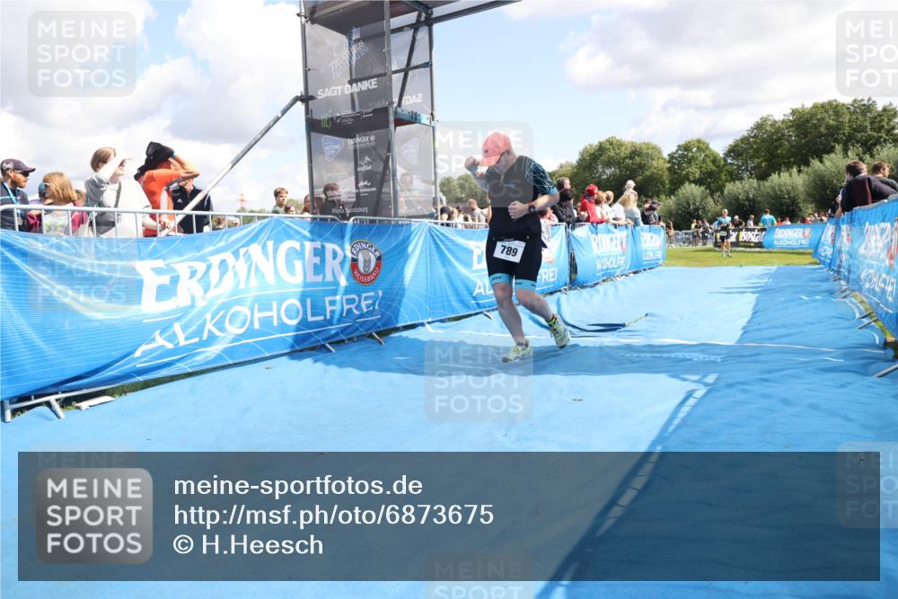 25.08.2024 - Elbe Triathlon Hamburg H.Heesch http://msf.ph/oto/6873675 25.08.2024 12:00:12 Ziel 789, 1573 meine-sportfotos.de