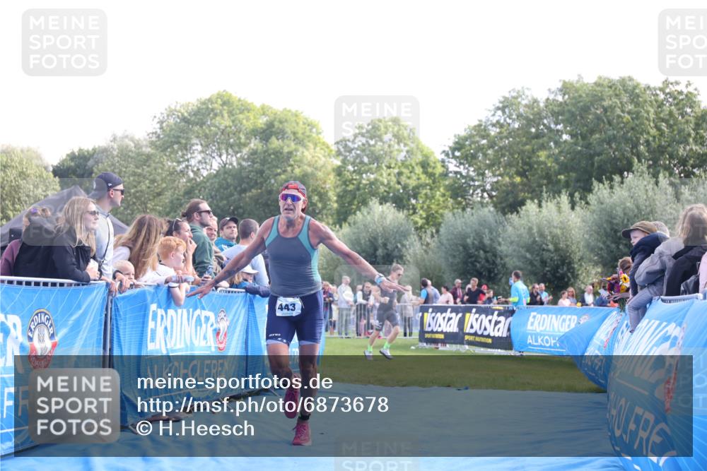 25.08.2024 - Elbe Triathlon Hamburg H.Heesch http://msf.ph/oto/6873678 25.08.2024 11:11:13 Ziel 421, 443, 659 meine-sportfotos.de