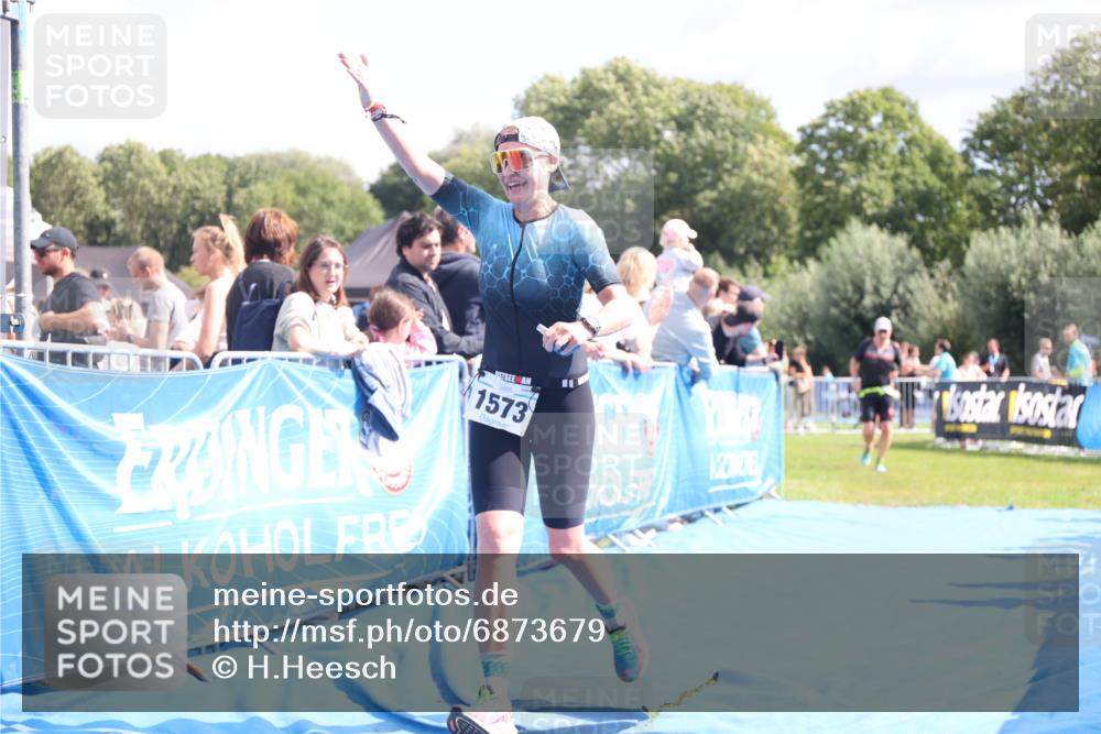 25.08.2024 - Elbe Triathlon Hamburg H.Heesch http://msf.ph/oto/6873679 25.08.2024 12:00:18 Ziel 789, 1573 meine-sportfotos.de