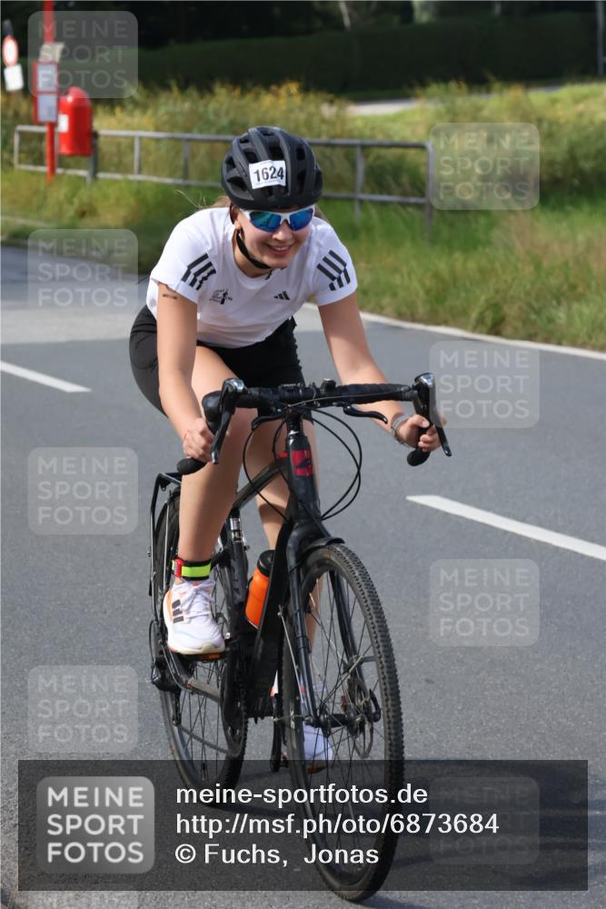 25.08.2024 - Elbe Triathlon Hamburg Fuchs,  Jonas http://msf.ph/oto/6873684 25.08.2024 11:22:56 Radfahren 1649, 1531, 1624 meine-sportfotos.de