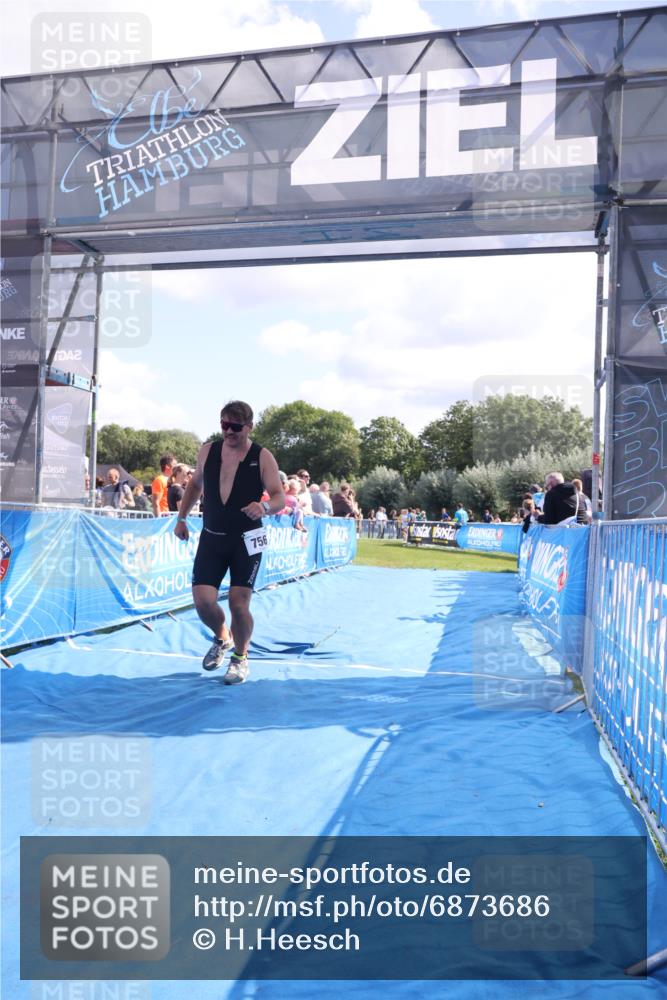 25.08.2024 - Elbe Triathlon Hamburg H.Heesch http://msf.ph/oto/6873686 25.08.2024 11:38:18 Ziel 224, 562, 756 meine-sportfotos.de