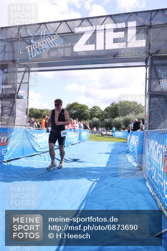 25.08.2024 - Elbe Triathlon Hamburg H.Heesch http://msf.ph/oto/6873690 25.08.2024 11:38:18 Ziel 224, 562, 756 meine-sportfotos.de