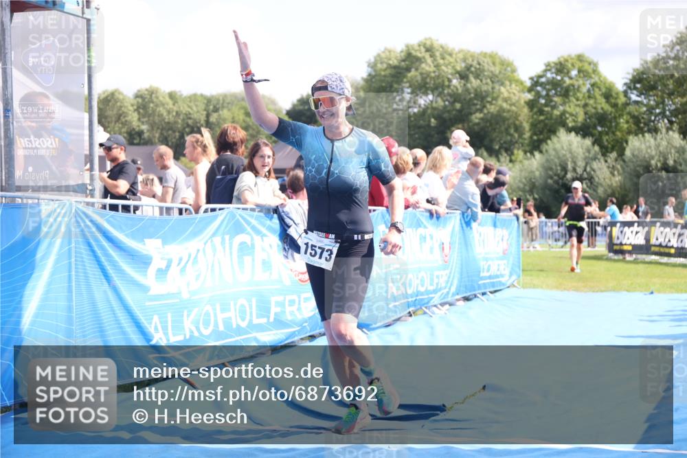 25.08.2024 - Elbe Triathlon Hamburg H.Heesch http://msf.ph/oto/6873692 25.08.2024 12:00:18 Ziel 789, 1573 meine-sportfotos.de