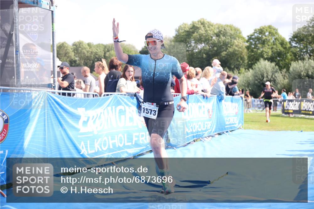 25.08.2024 - Elbe Triathlon Hamburg H.Heesch http://msf.ph/oto/6873696 25.08.2024 12:00:18 Ziel 789, 1573 meine-sportfotos.de