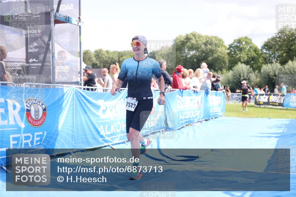 25.08.2024 - Elbe Triathlon Hamburg H.Heesch http://msf.ph/oto/6873713 25.08.2024 12:00:18 Ziel 789, 1573 meine-sportfotos.de