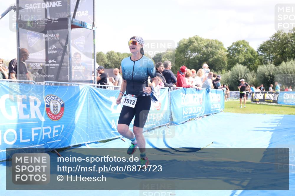 25.08.2024 - Elbe Triathlon Hamburg H.Heesch http://msf.ph/oto/6873723 25.08.2024 12:00:18 Ziel 789, 1573 meine-sportfotos.de