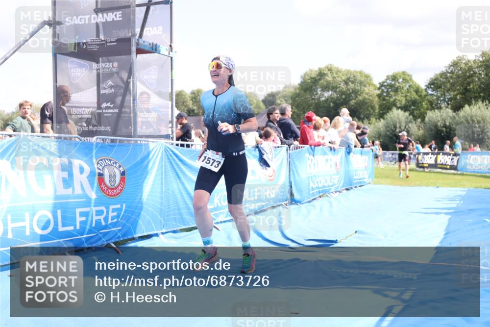 25.08.2024 - Elbe Triathlon Hamburg H.Heesch http://msf.ph/oto/6873726 25.08.2024 12:00:18 Ziel 789, 1573 meine-sportfotos.de