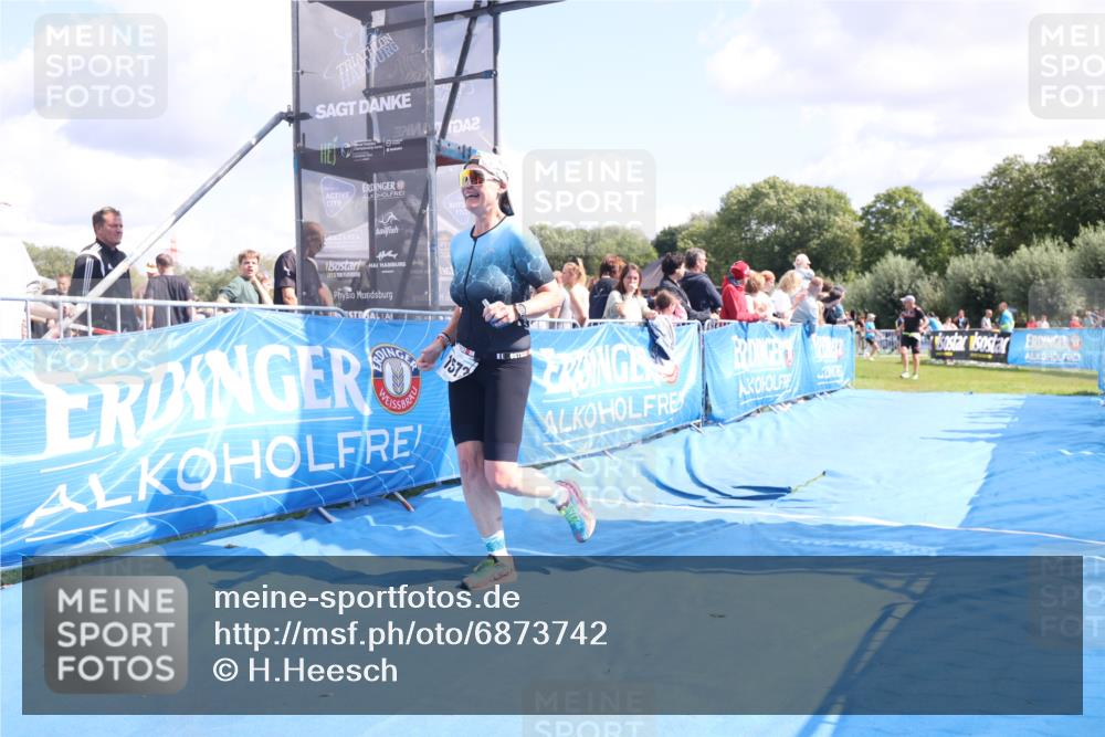 25.08.2024 - Elbe Triathlon Hamburg H.Heesch http://msf.ph/oto/6873742 25.08.2024 12:00:18 Ziel 789, 1573 meine-sportfotos.de