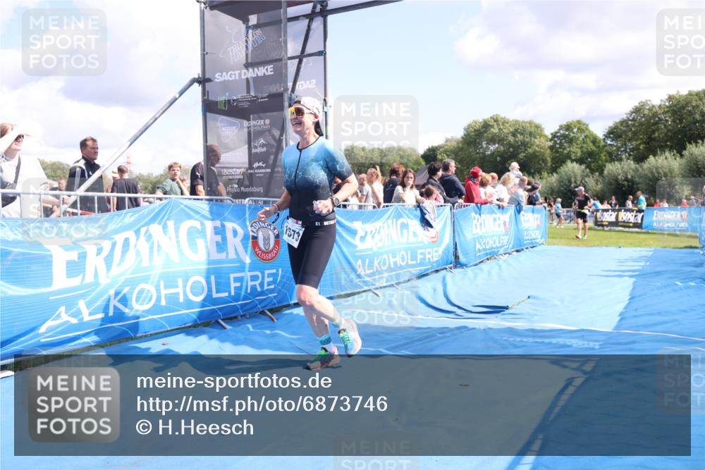 25.08.2024 - Elbe Triathlon Hamburg H.Heesch http://msf.ph/oto/6873746 25.08.2024 12:00:18 Ziel 789, 1573 meine-sportfotos.de