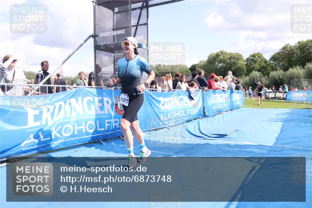 25.08.2024 - Elbe Triathlon Hamburg H.Heesch http://msf.ph/oto/6873748 25.08.2024 12:00:19 Ziel 789, 1573 meine-sportfotos.de