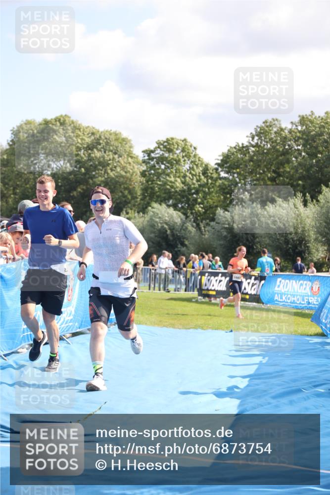 25.08.2024 - Elbe Triathlon Hamburg H.Heesch http://msf.ph/oto/6873754 25.08.2024 11:38:25 Ziel 224, 562, 650, 756 meine-sportfotos.de