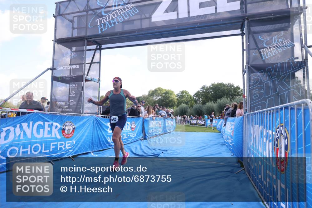 25.08.2024 - Elbe Triathlon Hamburg H.Heesch http://msf.ph/oto/6873755 25.08.2024 11:11:15 Ziel 421, 443, 659 meine-sportfotos.de