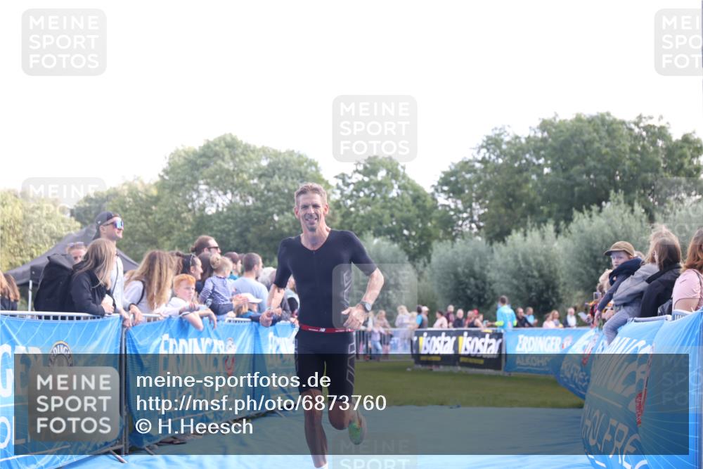 25.08.2024 - Elbe Triathlon Hamburg H.Heesch http://msf.ph/oto/6873760 25.08.2024 11:11:21 Ziel 421, 443 meine-sportfotos.de