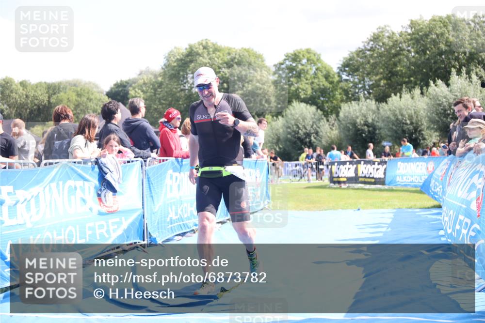 25.08.2024 - Elbe Triathlon Hamburg H.Heesch http://msf.ph/oto/6873782 25.08.2024 12:00:35 Ziel 1450 meine-sportfotos.de