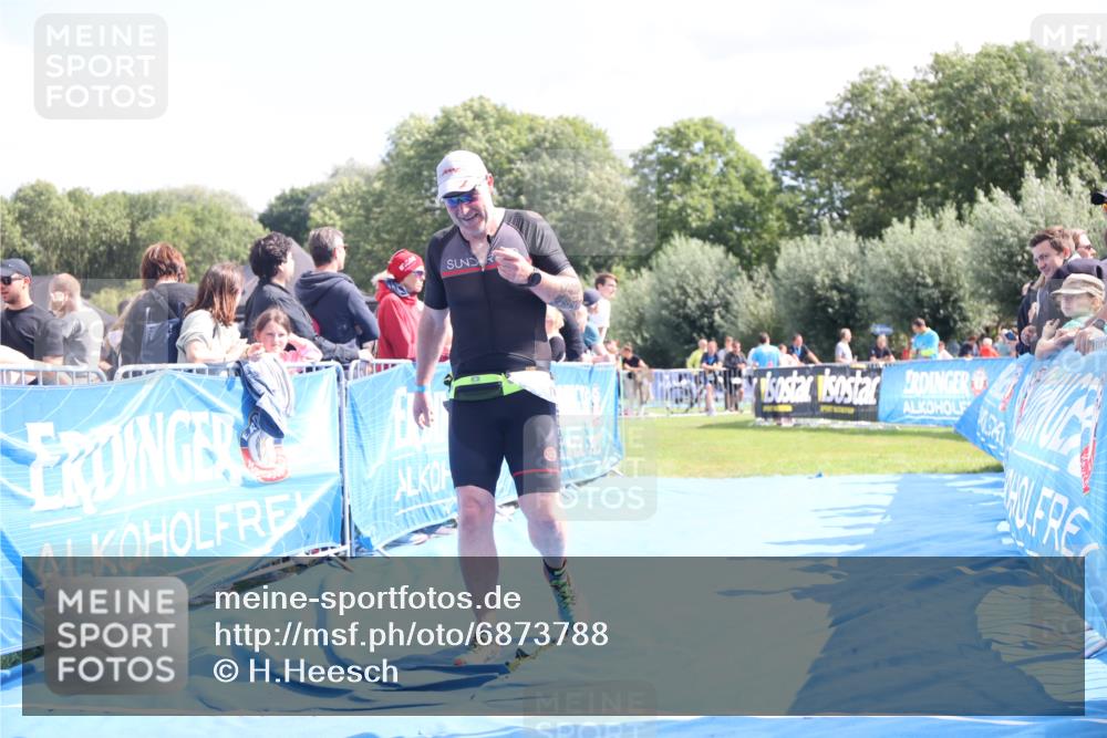 25.08.2024 - Elbe Triathlon Hamburg H.Heesch http://msf.ph/oto/6873788 25.08.2024 12:00:35 Ziel 1450 meine-sportfotos.de