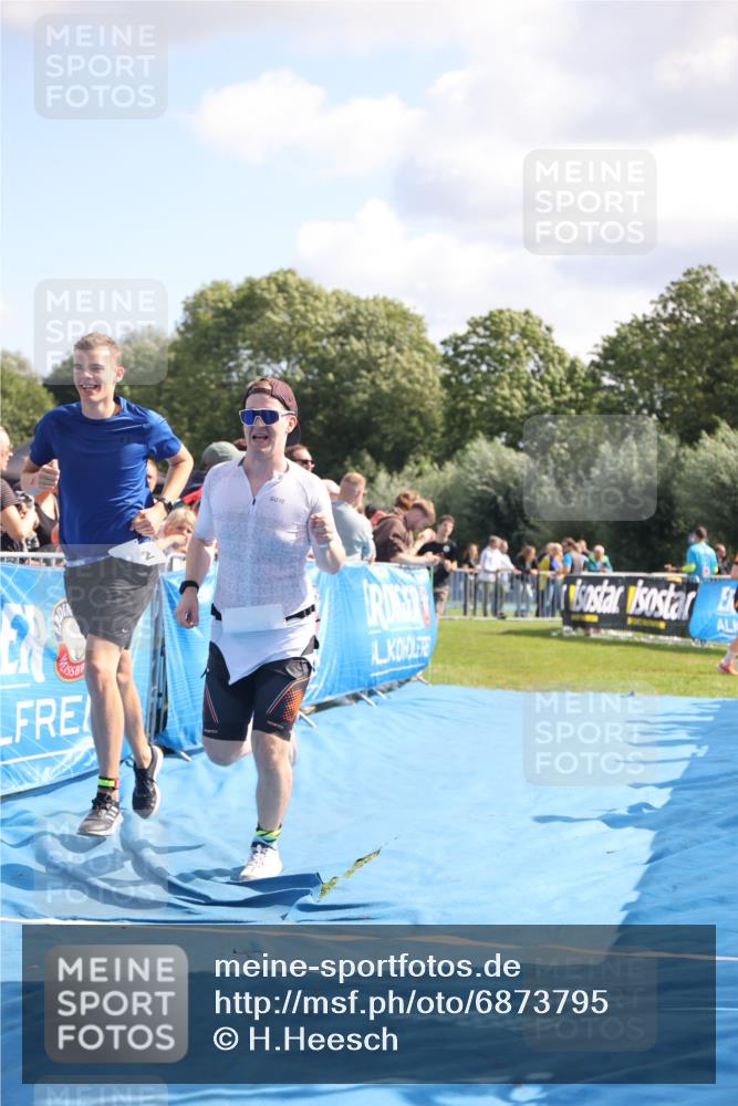 25.08.2024 - Elbe Triathlon Hamburg H.Heesch http://msf.ph/oto/6873795 25.08.2024 11:38:26 Ziel 224, 562, 650 meine-sportfotos.de