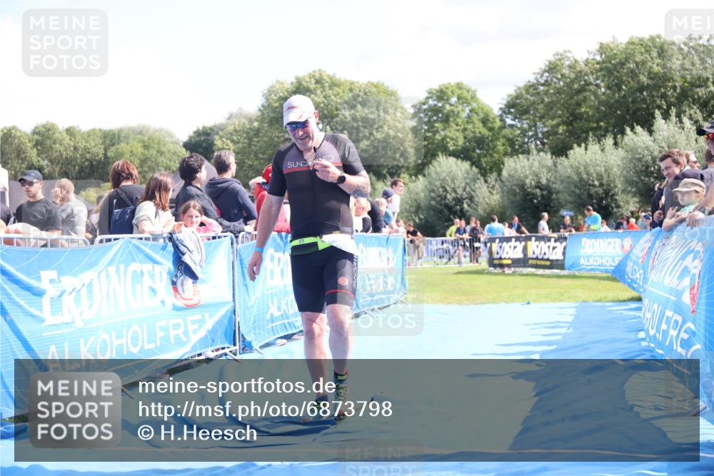 25.08.2024 - Elbe Triathlon Hamburg H.Heesch http://msf.ph/oto/6873798 25.08.2024 12:00:35 Ziel 1450 meine-sportfotos.de