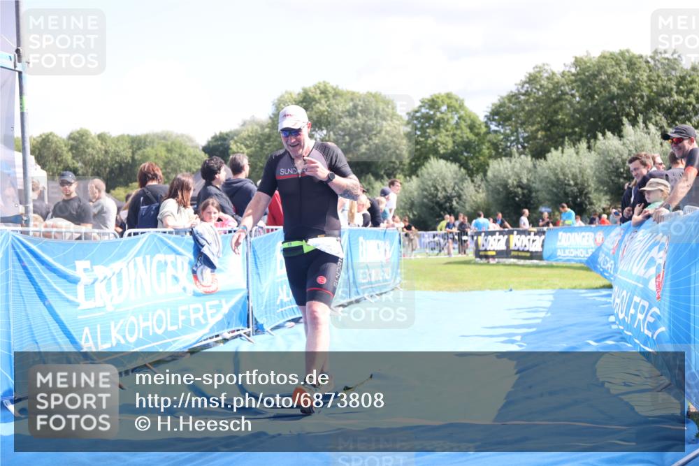 25.08.2024 - Elbe Triathlon Hamburg H.Heesch http://msf.ph/oto/6873808 25.08.2024 12:00:35 Ziel 1450 meine-sportfotos.de