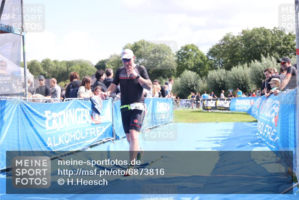 25.08.2024 - Elbe Triathlon Hamburg H.Heesch http://msf.ph/oto/6873816 25.08.2024 12:00:35 Ziel 1450 meine-sportfotos.de