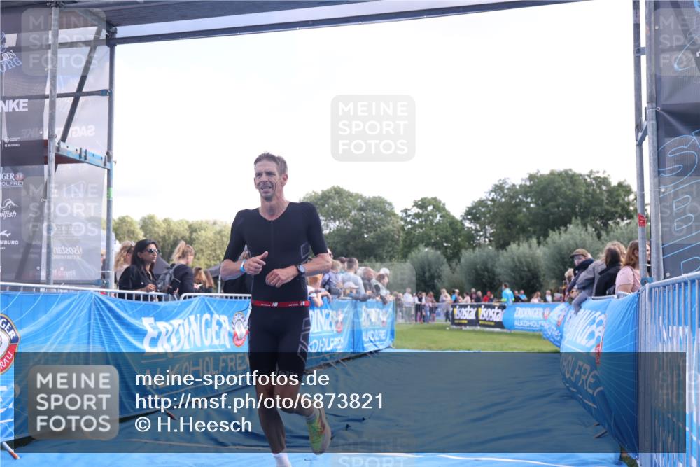 25.08.2024 - Elbe Triathlon Hamburg H.Heesch http://msf.ph/oto/6873821 25.08.2024 11:11:21 Ziel 421, 443 meine-sportfotos.de