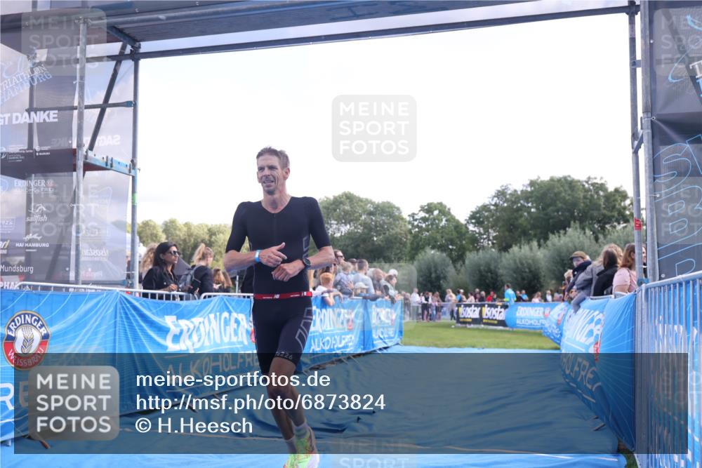 25.08.2024 - Elbe Triathlon Hamburg H.Heesch http://msf.ph/oto/6873824 25.08.2024 11:11:22 Ziel 421 meine-sportfotos.de