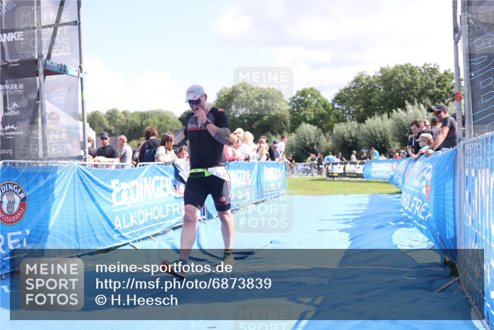 25.08.2024 - Elbe Triathlon Hamburg H.Heesch http://msf.ph/oto/6873839 25.08.2024 12:00:36 Ziel 1450 meine-sportfotos.de