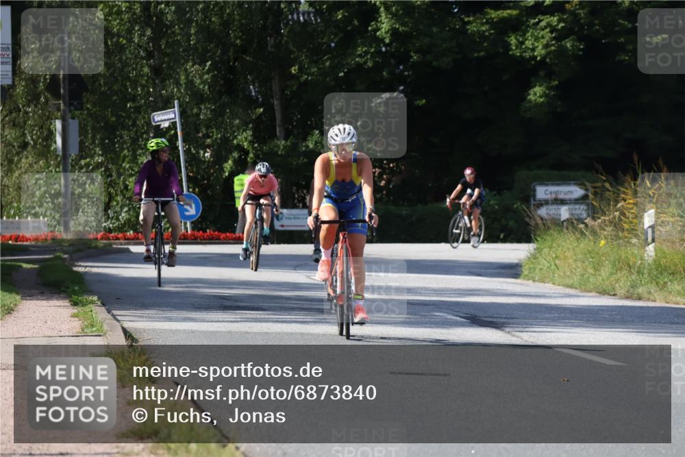 25.08.2024 - Elbe Triathlon Hamburg Fuchs,  Jonas http://msf.ph/oto/6873840 25.08.2024 11:24:20 Radfahren 1657, 1621, 1660 meine-sportfotos.de