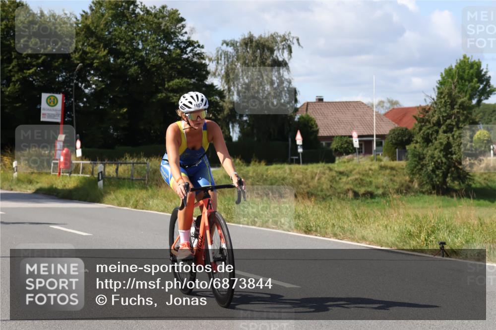 25.08.2024 - Elbe Triathlon Hamburg Fuchs,  Jonas http://msf.ph/oto/6873844 25.08.2024 11:24:22 Radfahren 1657, 1621, 1660, 1511, 1659 meine-sportfotos.de
